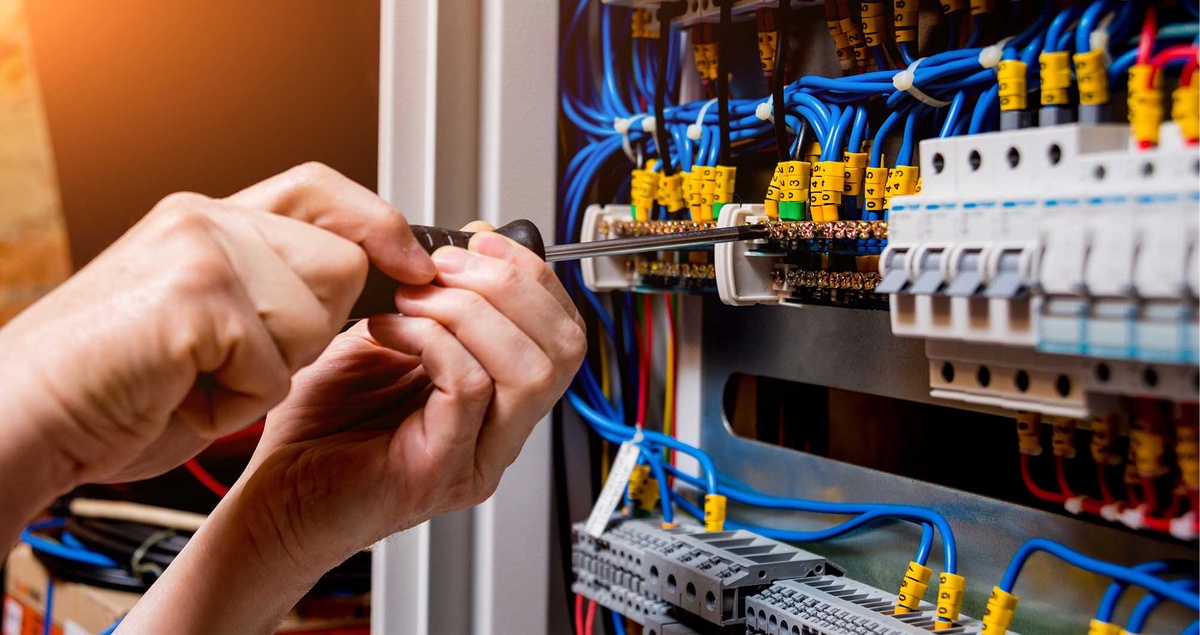 How does electrical engineering advance smart grid tech?
