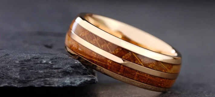 Timeless Elegance of Men's Wood Wedding Bands: A Closer Look at Wood Inlay Men's Rings