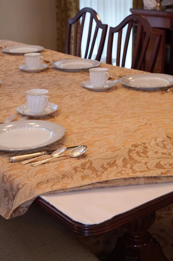 Guide to Table Pad Protectors: Protecting Your Furniture with Style and Functionality