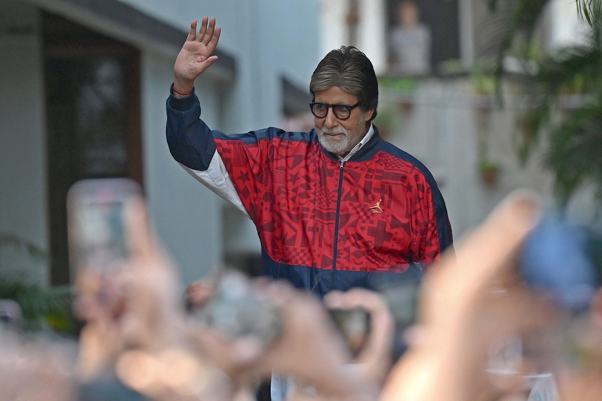 Amitabh Bachchan dismisses reports of ill health as fake news