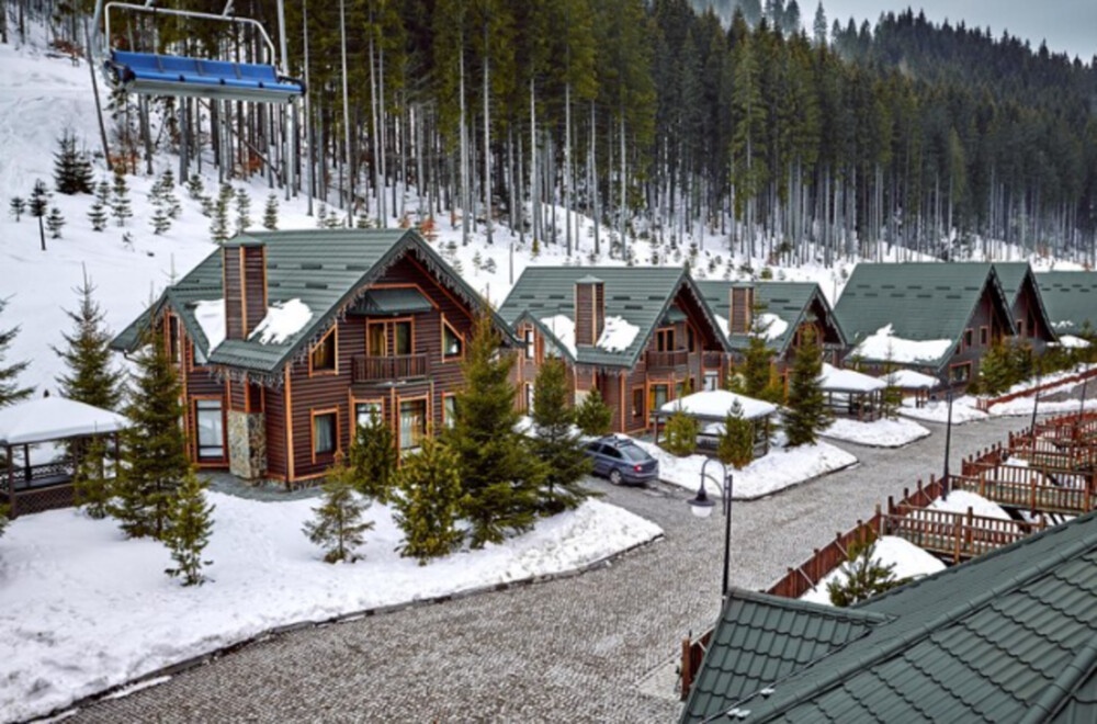 Summit Splendor: Murree's Premier Hotel Offering the Best Family Suite Room Package