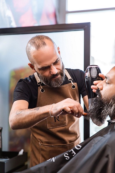Elevate Your Grooming Experience at Premier Gents Salon