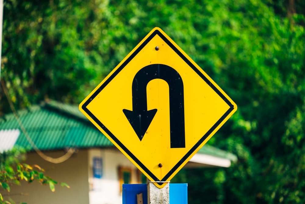 Understanding Road Signs in Ireland: A Guide for Safe Driving with Safar Driving School