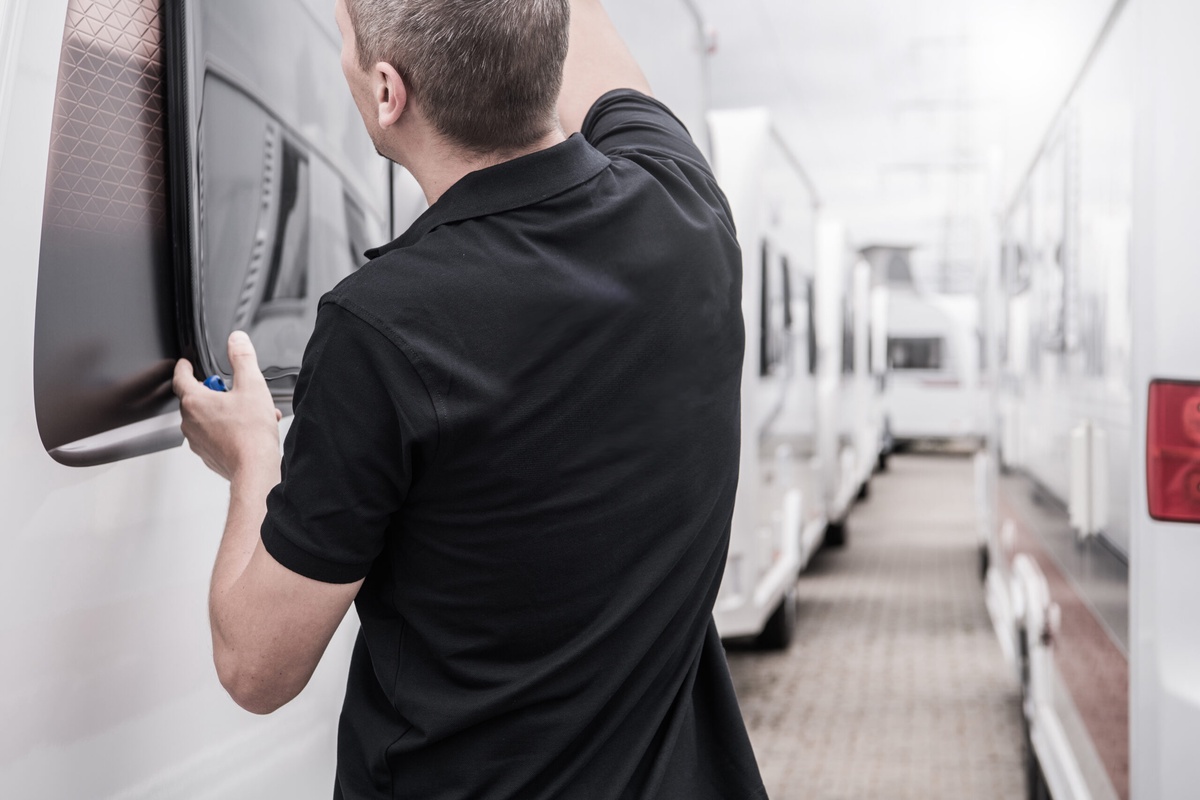 Looking for hassle-free RV maintenance? Why not try mobile service?