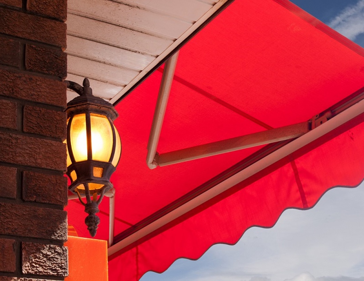 What Are the Top Benefits of Retractable Awnings?