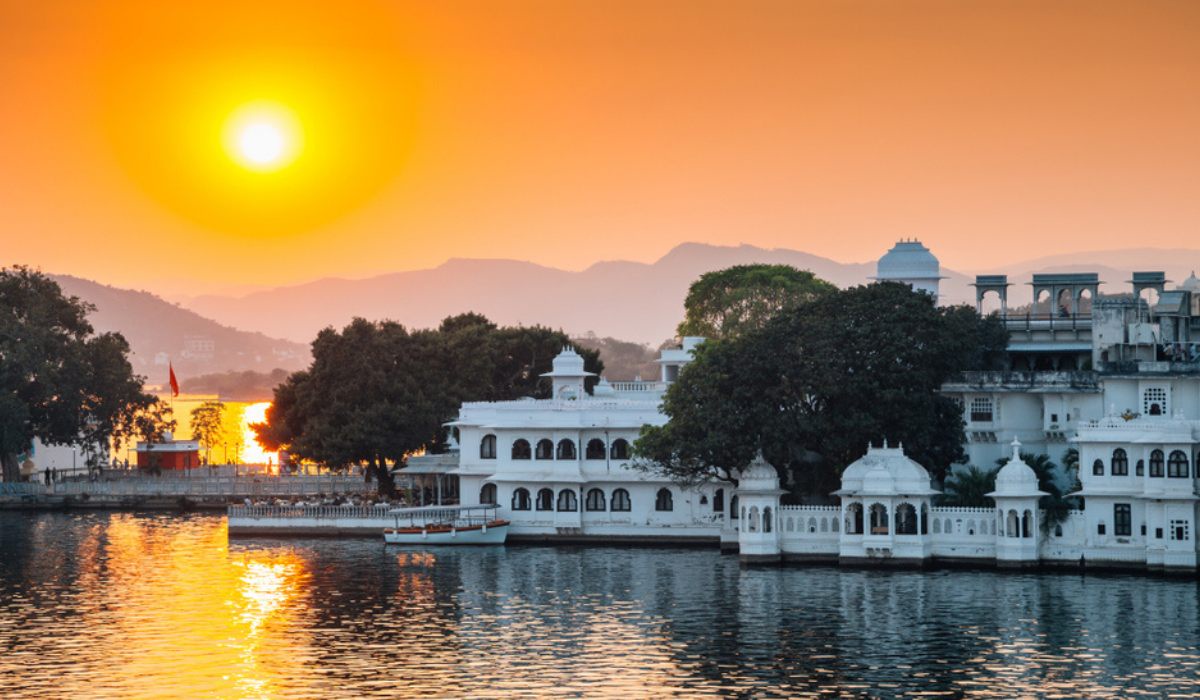 Lakeside Bliss: Udaipur's Timeless Elegance