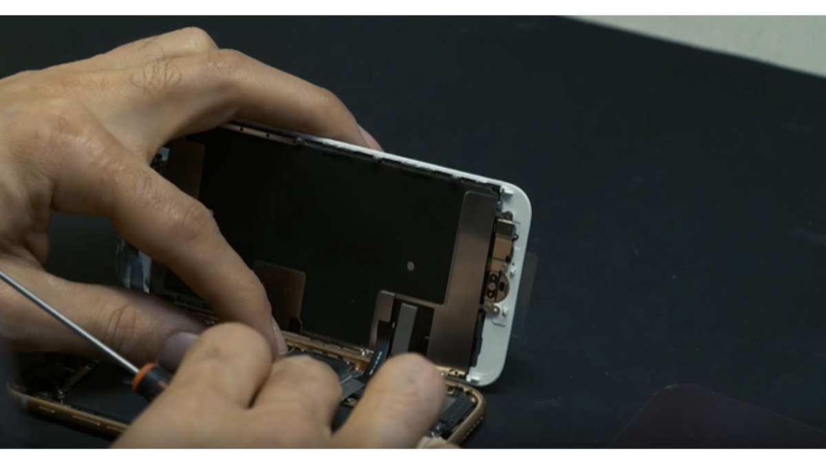 The Worthwhileness of Phone Screen Repair: Why It's More than Just Fixing a Crack