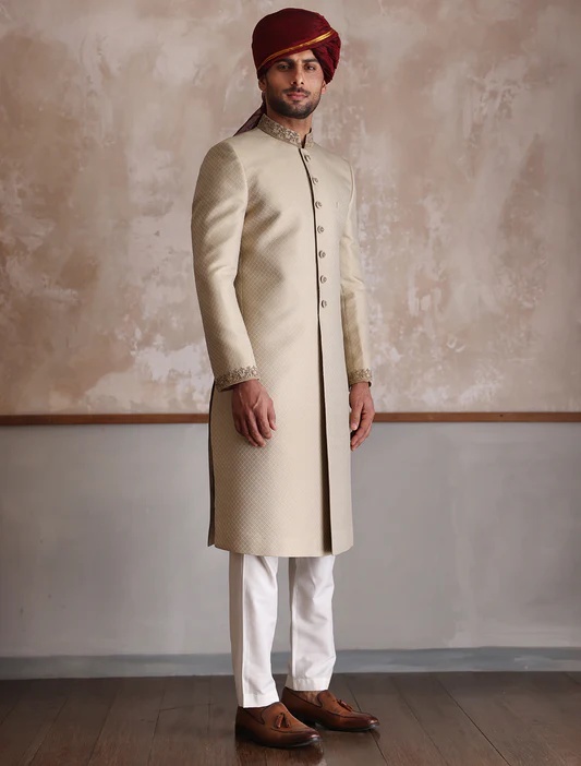 How to Choose the Best Sherwani Pakistan Suit for a Wedding?