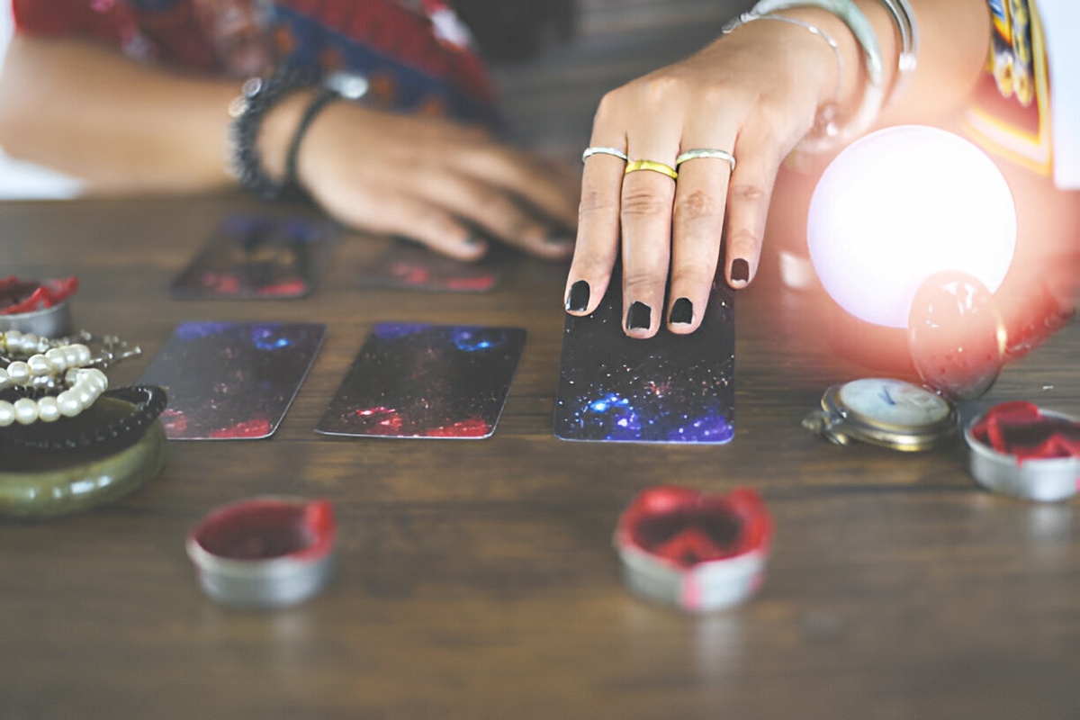 Here Is How Clairvoyant Readings Can Help You Change Your Life For Good