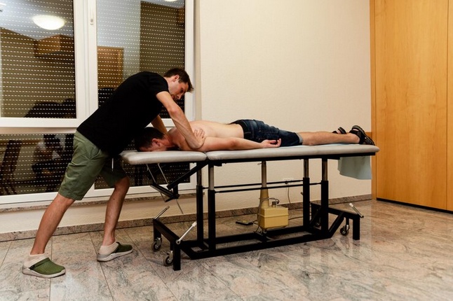 Enhancing Patient Care: The Role of Chiropractic Traction Tables