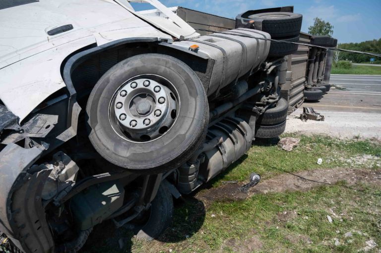 A Comprehensive Guide: How to File a Semi Truck Accident Claim in Los Angeles