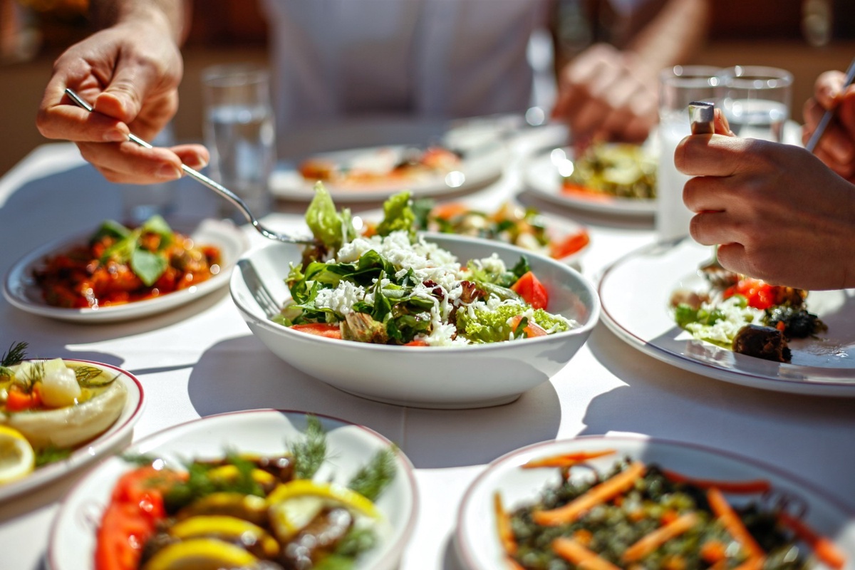 Midday Feasts: Top Restaurants for Lunch