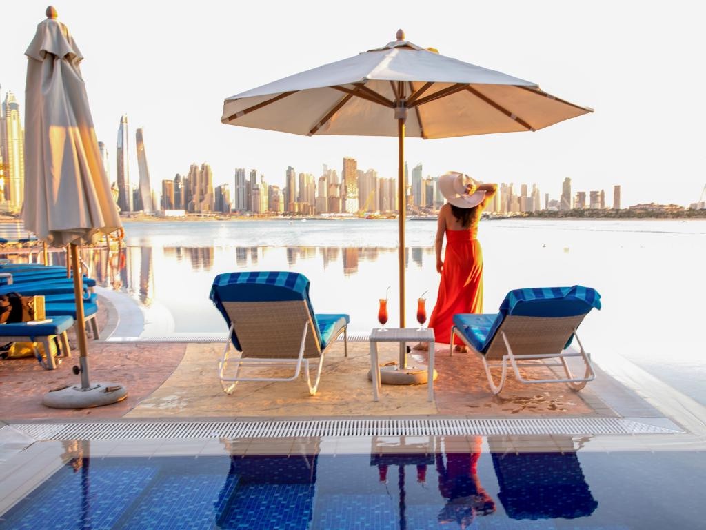 What is the Best Material for a Beach Umbrella in Dubai?