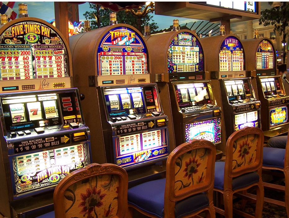 Introduction to "더킹플러스" Casino Website