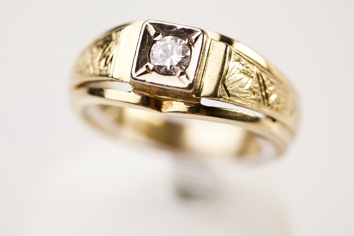 Unveiling the Timeless Elegance of Diamond Men's Ring
