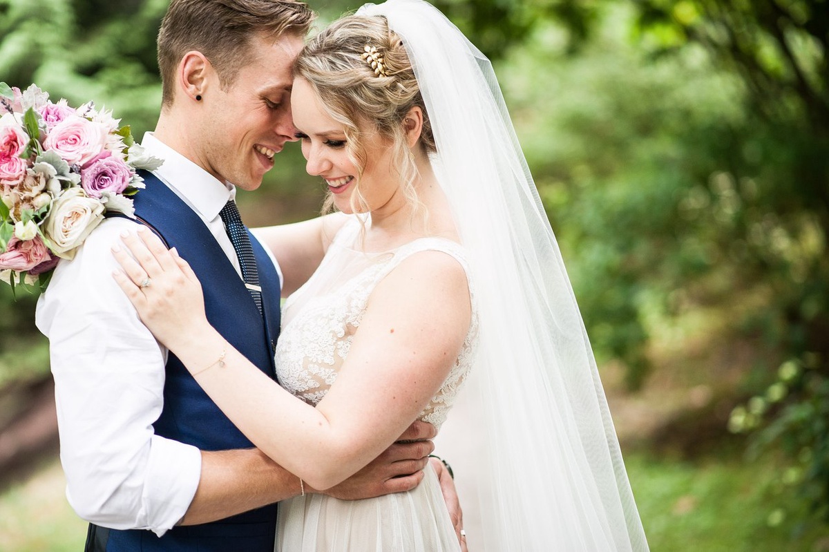 Your Guide to Finding Affordable Wedding Photographers