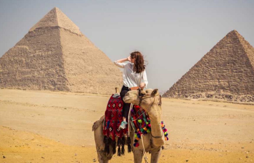 Egypt Unveiled: A Journey through Time with an Expert Tour Guide