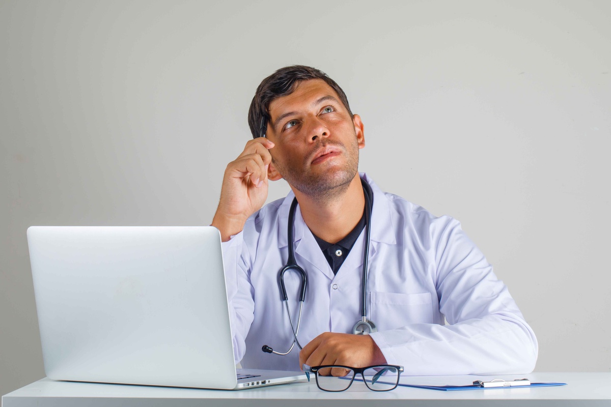 What is the difference between an EHR and an EMR?