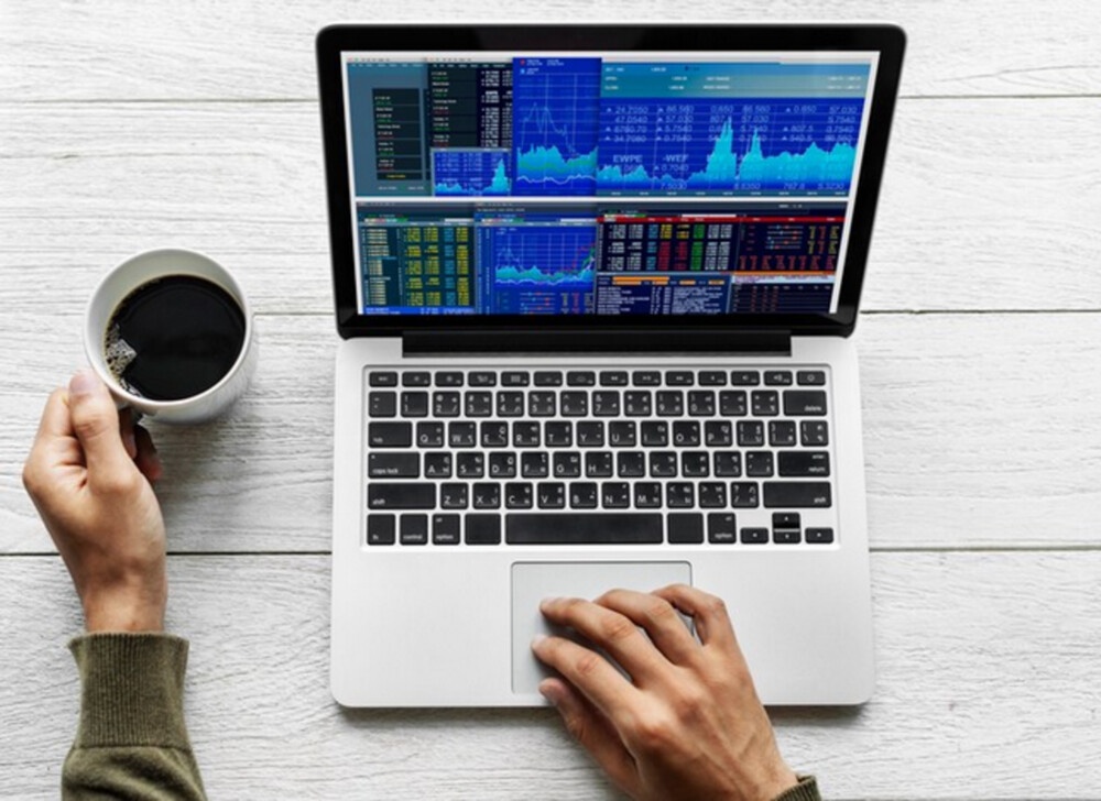 Navigating the Markets: Stock Trading with AI