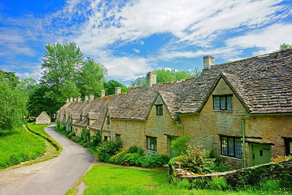 Retirement Villages: Creating a Vibrant Community for Active Seniors