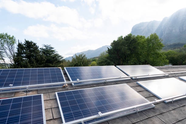 Choosing the Best Solar Panels in the UK: A Comprehensive Review of Solar Energy Panels