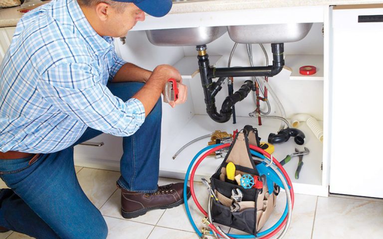Tips for Hiring a Plumber for Bathroom Remodels