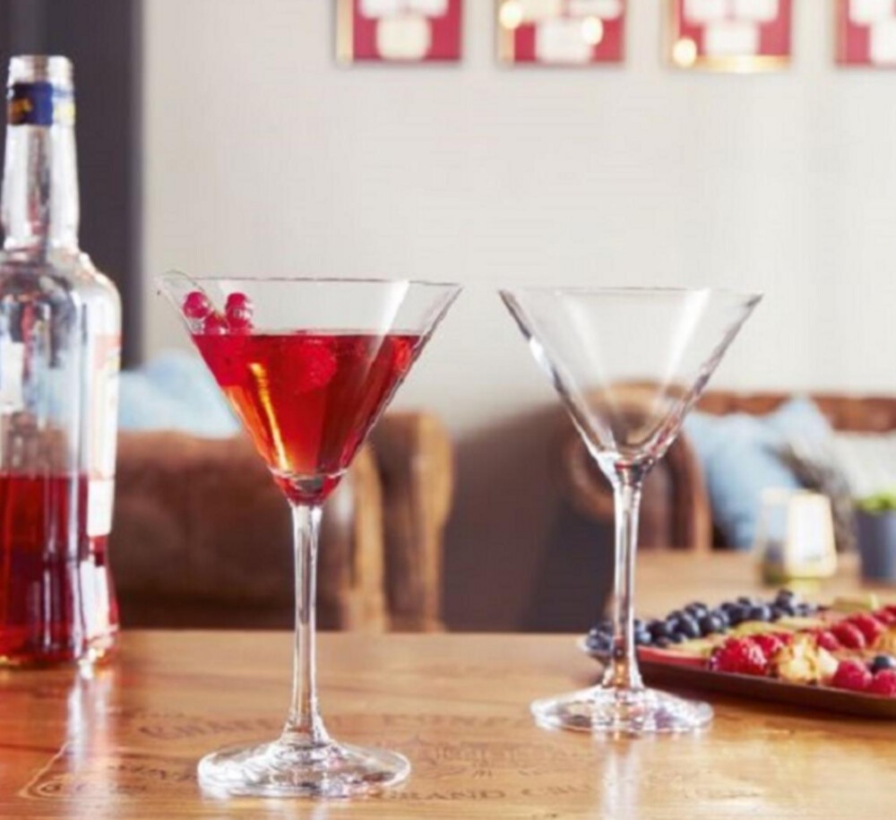 Crafting the Perfect Martini: A Guide to Custom and Stemless Martini Glasses