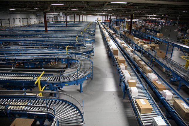 How Industrial Conveyor Systems Improve Efficiency in Manufacturing Plants