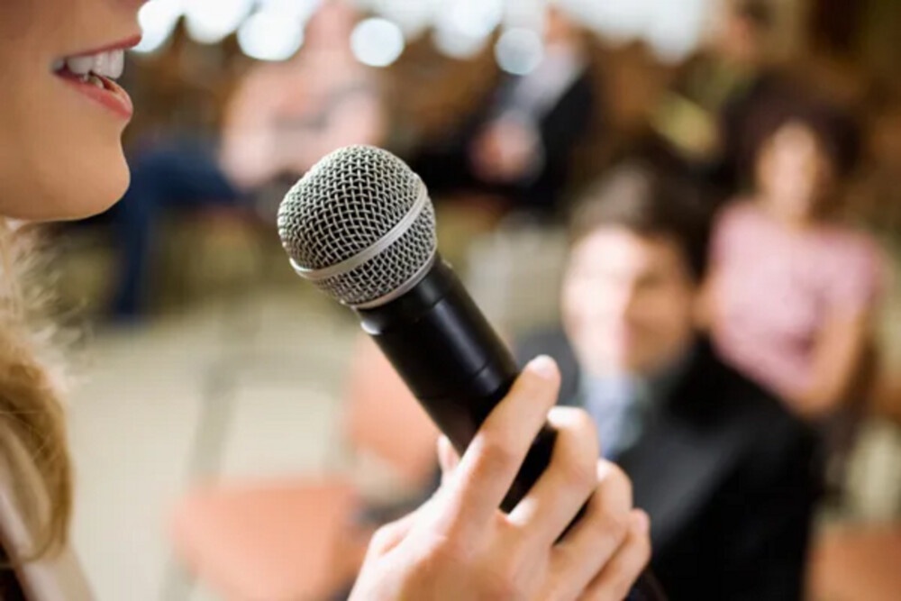 Public Speaking and Presentation Skills: Mastering Engaging and Persuasive Presentations