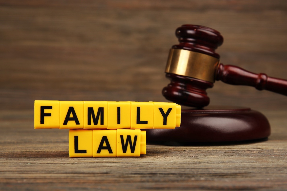 How does mediation work in resolving family law disputes?