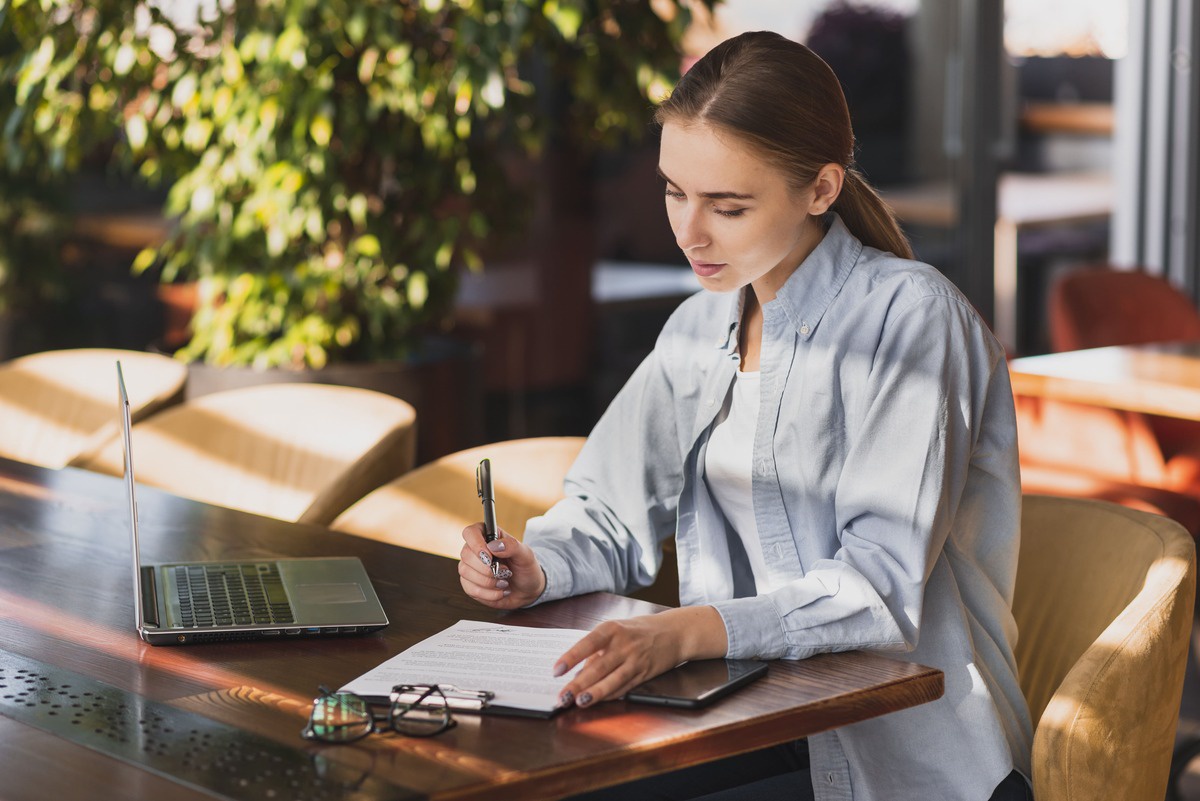 Do affordable ghostwriting services offer revisions and editing?
