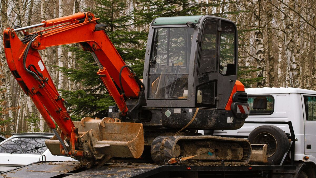 Cost-Effective Strategies for Transporting Earthmoving Equipment