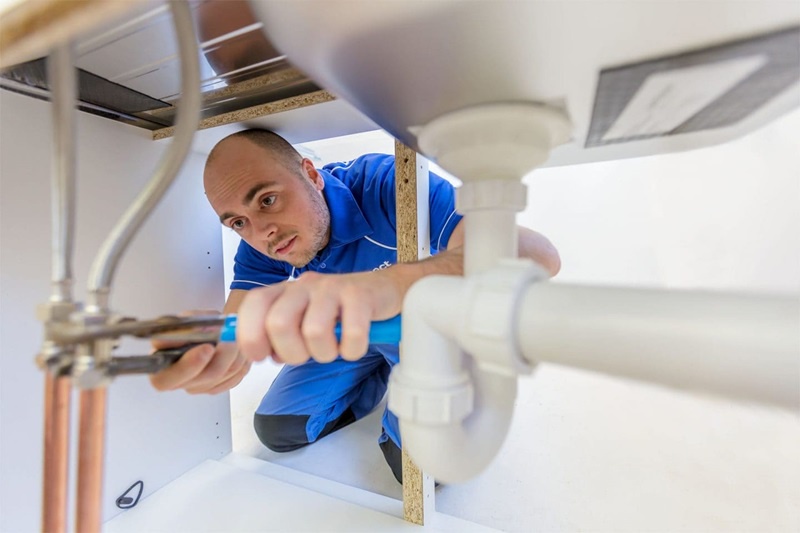 Insider Tips on Selecting the Right Plumber for your Needs