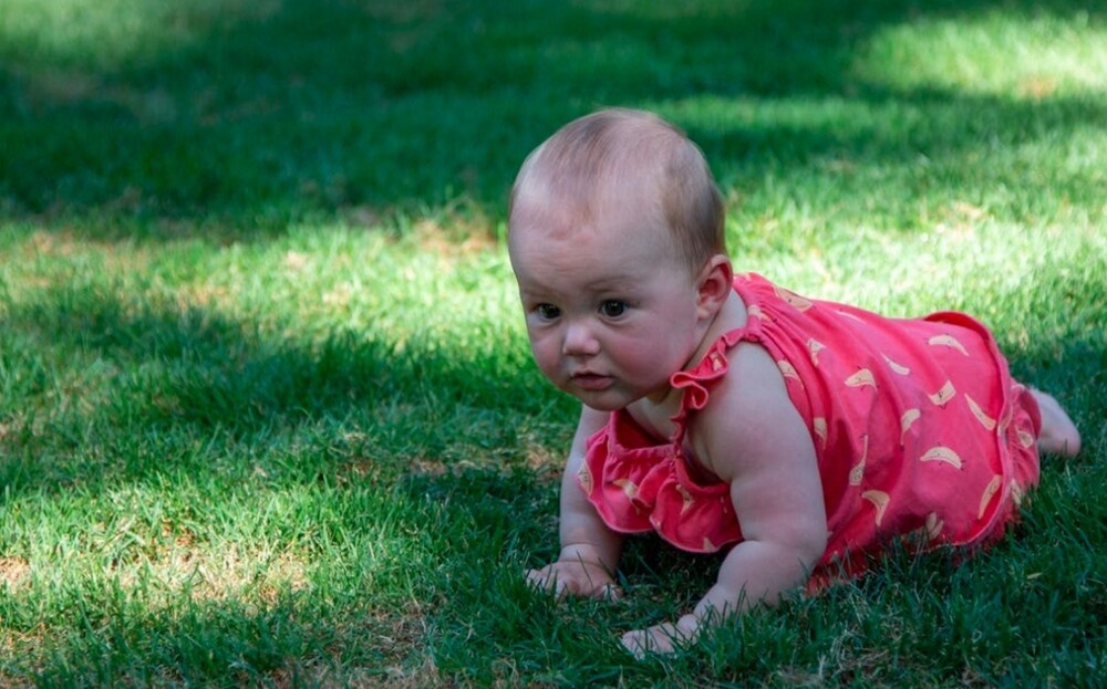 4 Best Exercises to Help a Baby Crawl