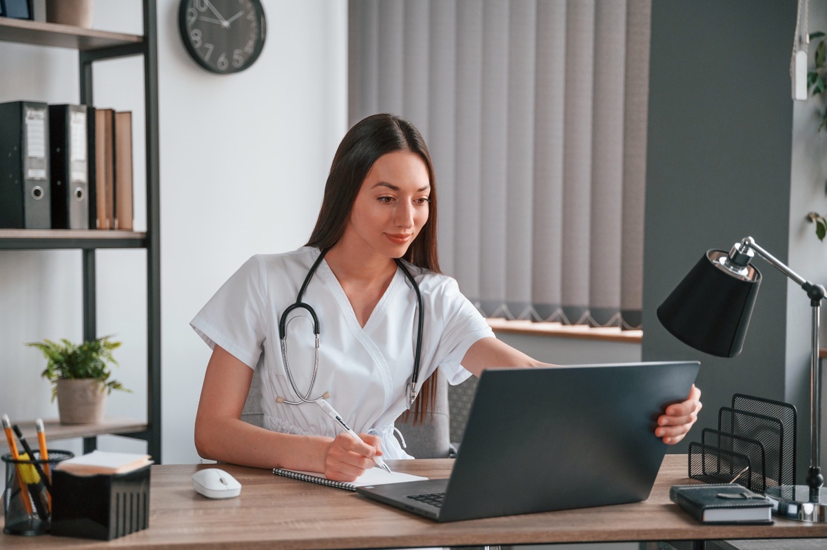 Elevating Healthcare Professionals with Online Health Care Courses: