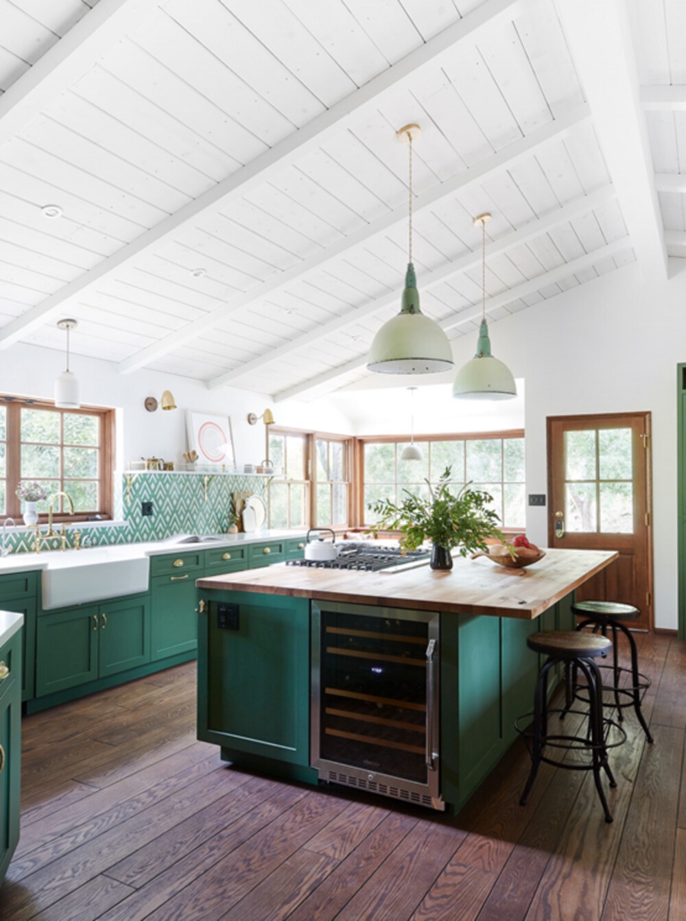 Reasons to Choose Dark Green Cabinets for Kitchen Remodeling