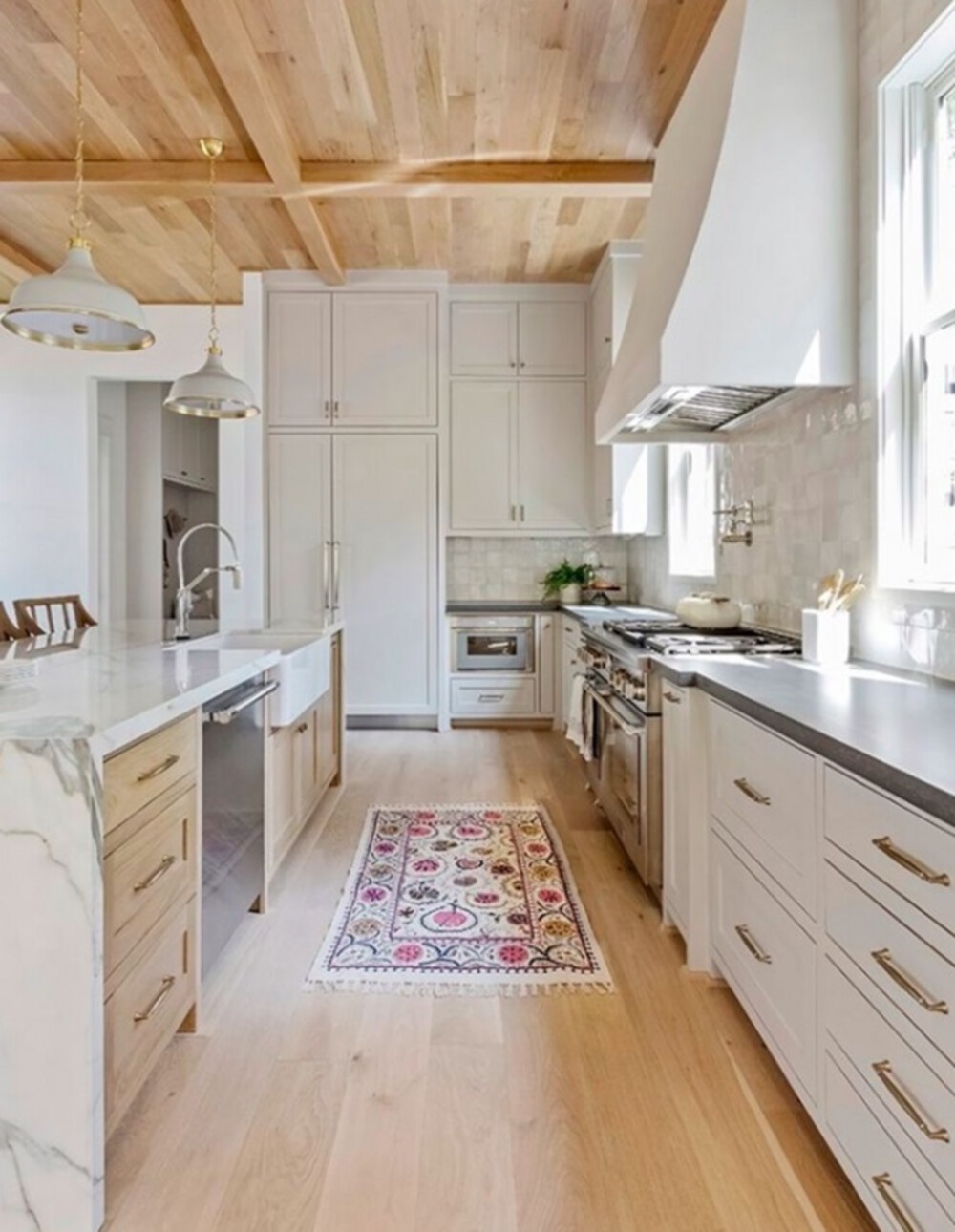 Natural Wood Kitchen Cabinets: Elevating Your Kitchen Style