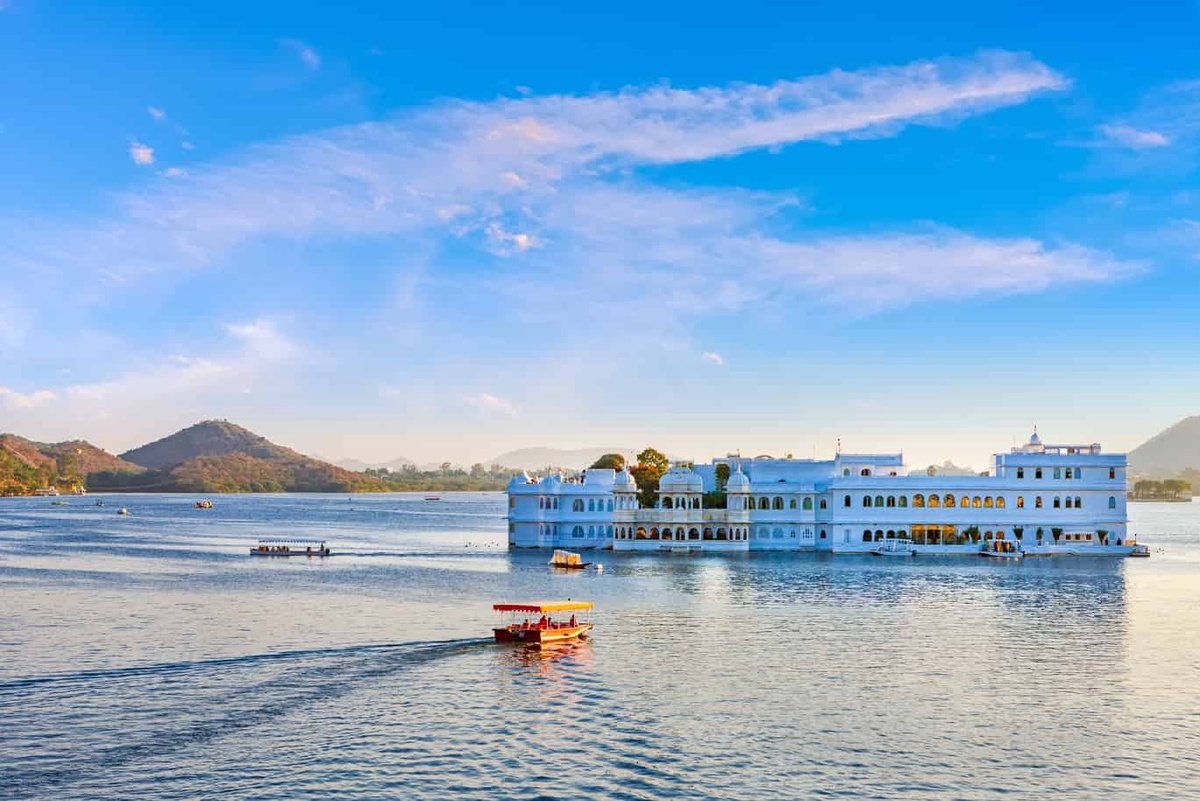 Udaipur’s Lakes: A Serene Journey Through the City’s Waterways