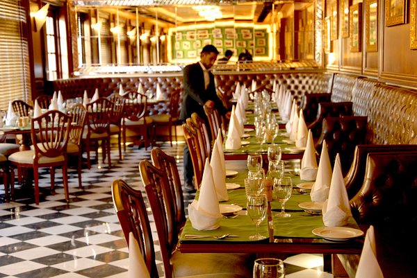 The Benefits of Booth Seating in Family-Friendly Hotel Restaurants?