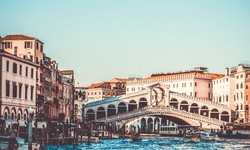 What are the top 10 reasons to move to Italy from the US?
