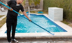 WHAT ARE THE KEY ELEMENTS TO ASSESS WHEN SELECTING POOL CLEANING SERVICES?