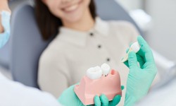 How A Teeth Whitening Dentist Can Help You?