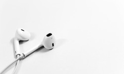 Wireless or wired earphones: 7 Questions To Answer Which Works Best For You