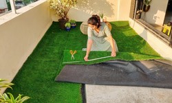 What Should You Consider Before Choosing a Grass Carpet for Your Balcony?