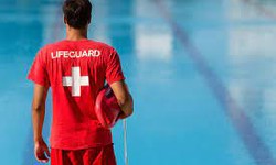 10 Compelling Reasons to Enroll in a Lifeguard Class