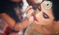 The Psychology of Makeup: How It Affects Your Mood