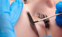 Microblading vs Eyebrow Tattoo: Designing the Perfect Brows