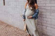 Chic Comfort: VynDenim's Maternity Elegance