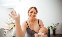 A Beginner's Guide to Breastfeeding During the Golden Hour