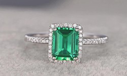 Enchanted Elegance: The Tale of the Natural Emerald Ring